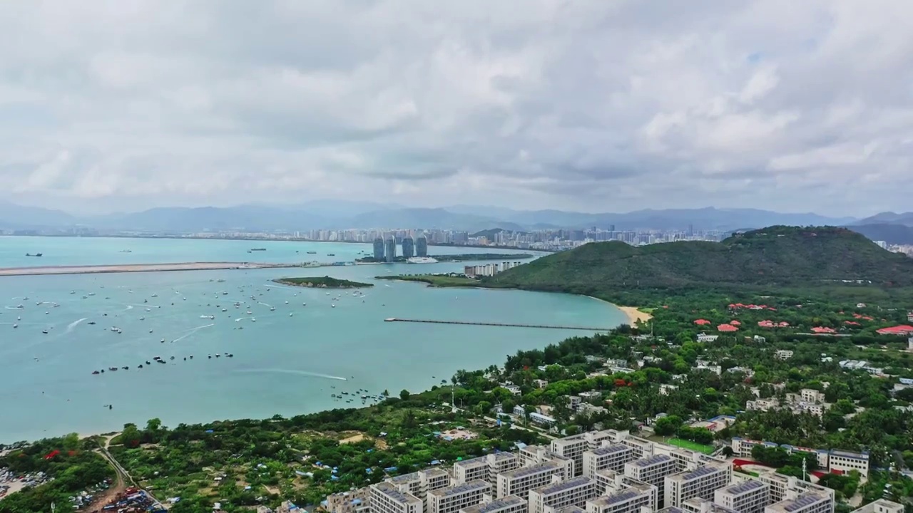 海南三亚湾海上游艇航拍视频素材