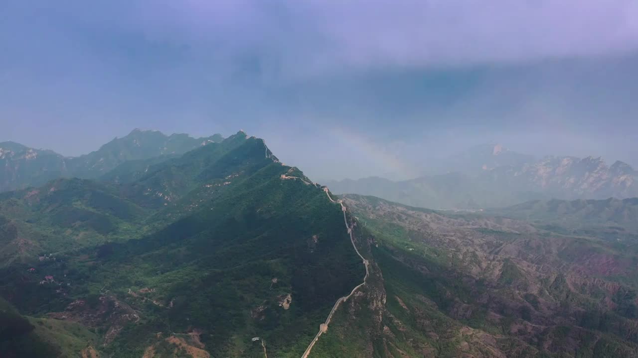 司马台长城雨后彩虹高空俯拍景观视频素材