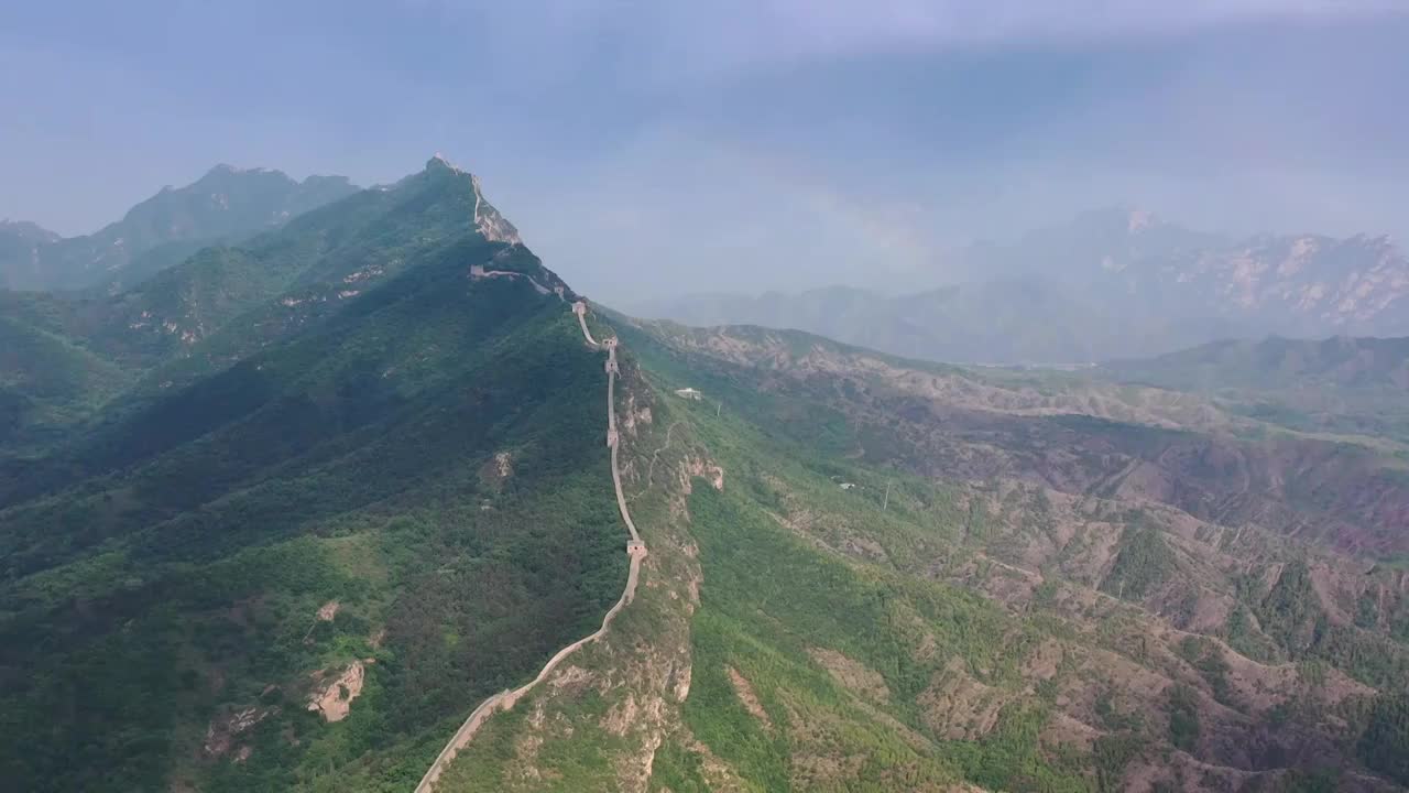 司马台长城雨后彩虹高空俯拍景观视频素材