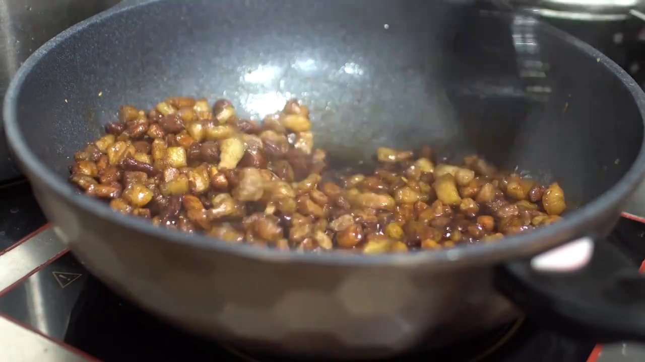 台湾美食卤肉饭制作过程视频素材