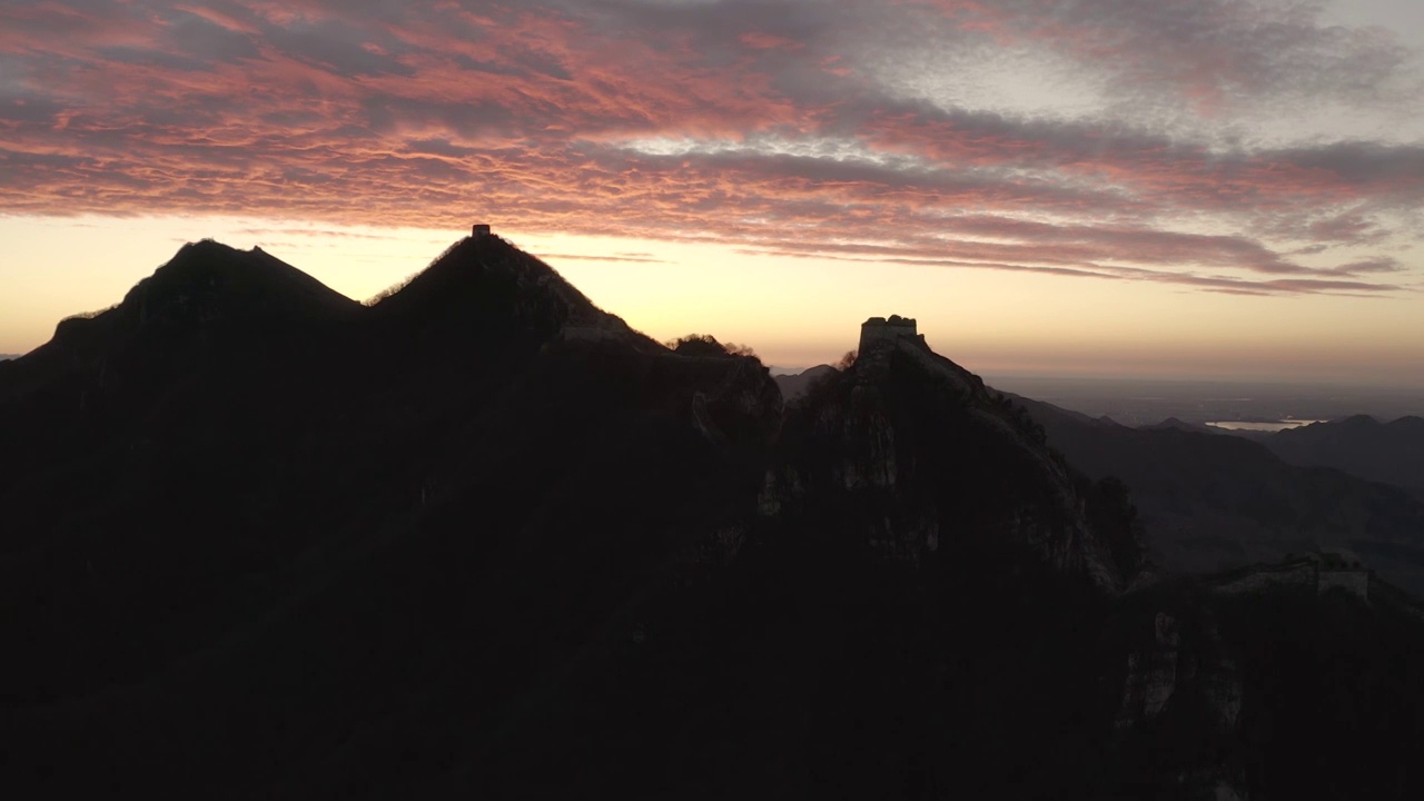 箭扣长城日出朝霞美景视频素材