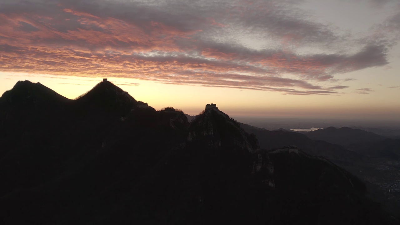 箭扣长城日出朝霞美景视频素材