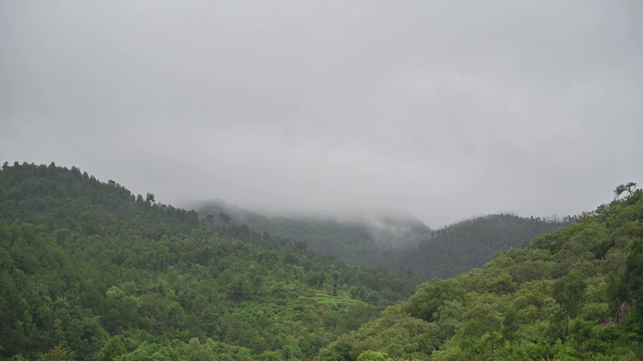 雨天的远山视频素材