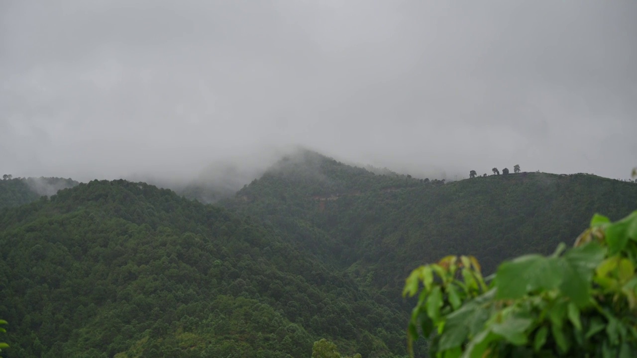 雨天的远山视频素材