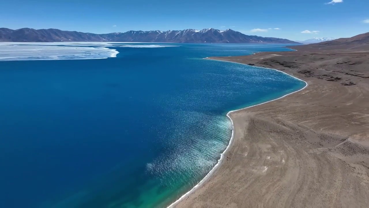 西藏那曲尼玛县当惹雍措湖畔牧场视频素材