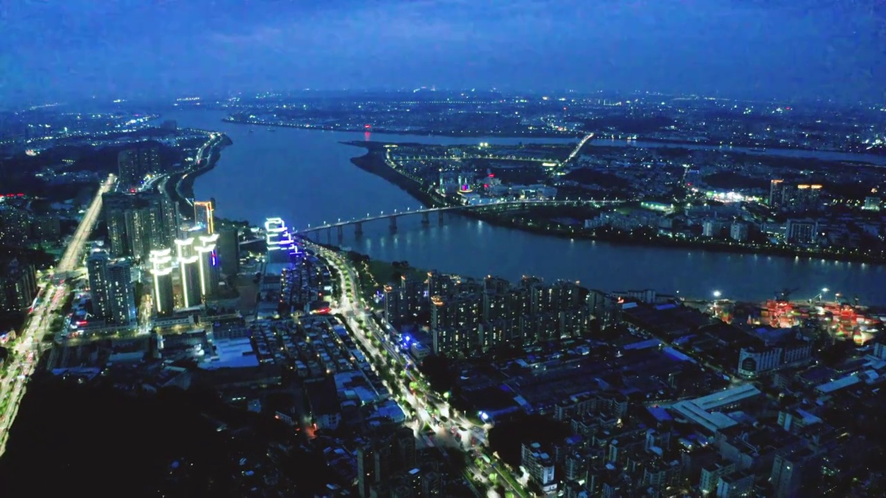 航拍城市夜景 街道 江河 桥梁  灯光 车流  实时 视频 /广东 江门市视频素材