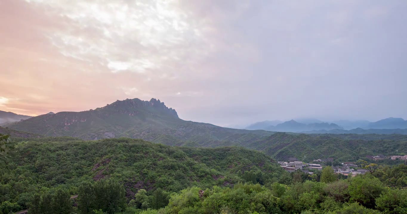 司马台长城晨光云延时视频素材