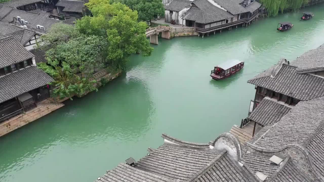 江南小镇著名乌镇景区夏季风光航拍视频素材