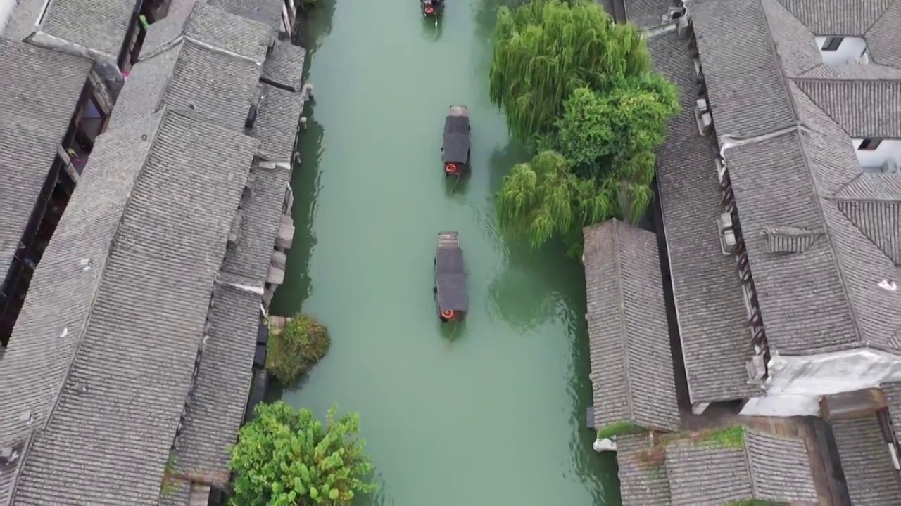 江南小镇著名乌镇景区夏季风光航拍视频素材