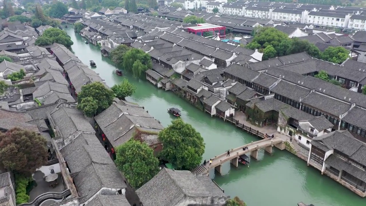 江南小镇著名乌镇景区夏季风光航拍视频素材