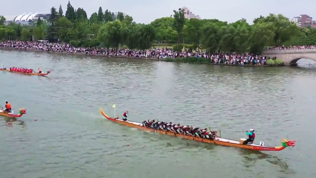 江苏省南京玄武湖端午节划龙舟比赛，端午龙舟赛视频素材