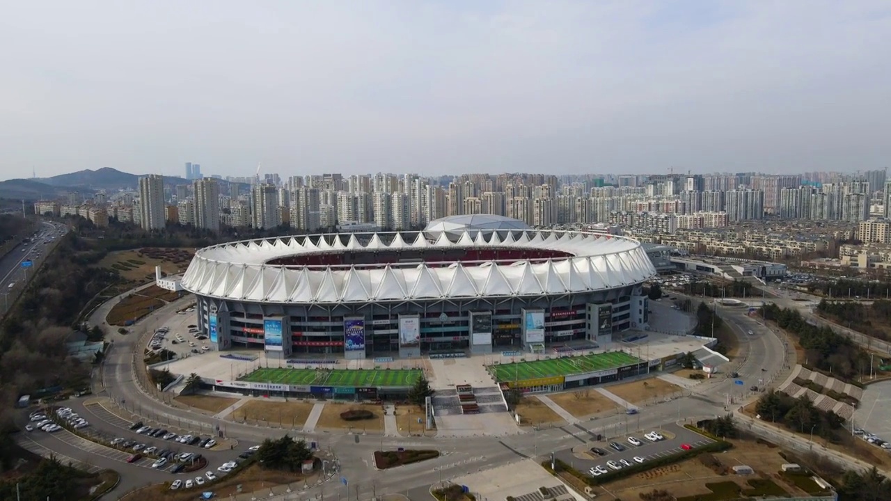 航拍青岛崂山区现代建筑街景  4k视频素材