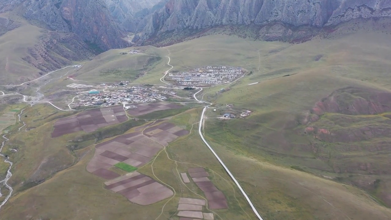 航拍甘肃甘南甘加秘境村落山峰自然风光视频素材