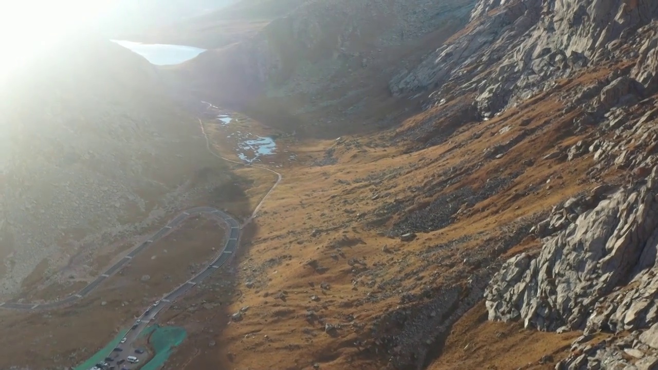 航拍四川阿坝莲宝玉则风景区高山山脉胡泊自然风光视频素材