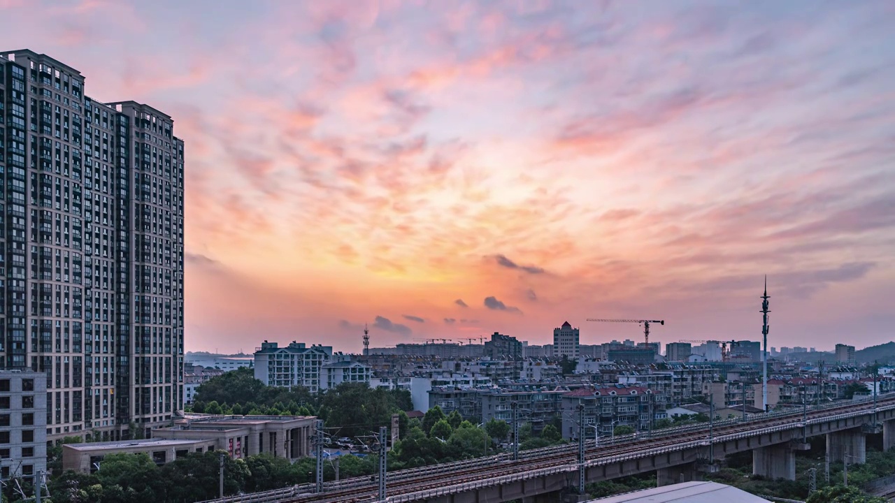 日出延时下的复兴号视频素材