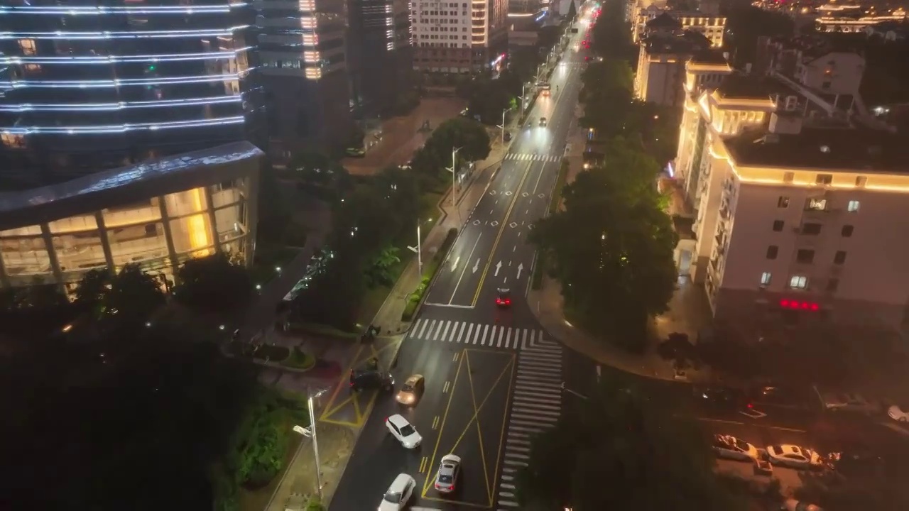 航拍山东青岛城市风光夜景灯光车流平流雾视频素材