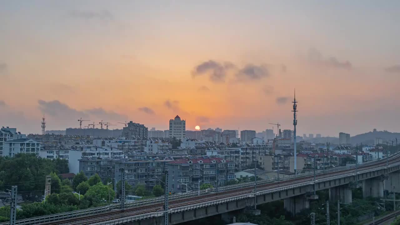 日出延时下的高铁视频素材