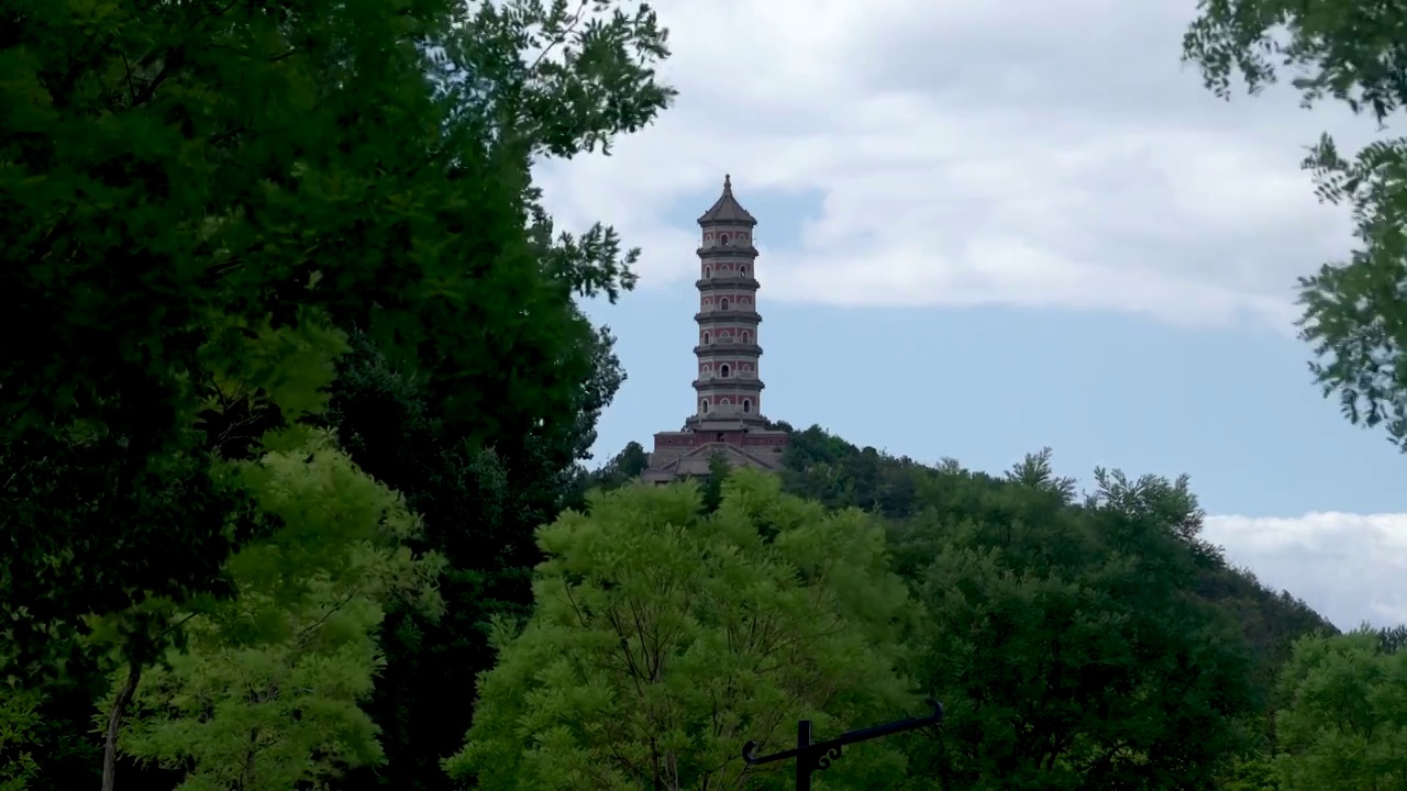 北京夏季玉泉山上玉峰塔视频素材