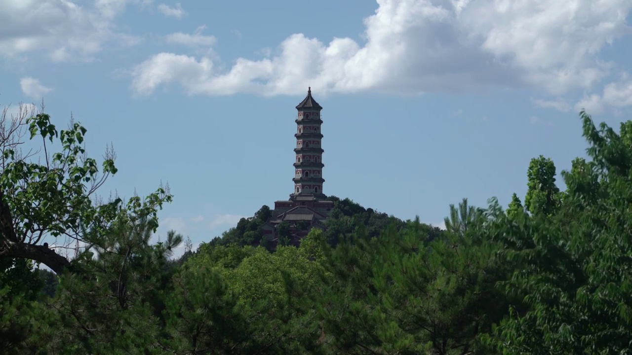 北京夏季玉泉山上玉峰塔视频素材