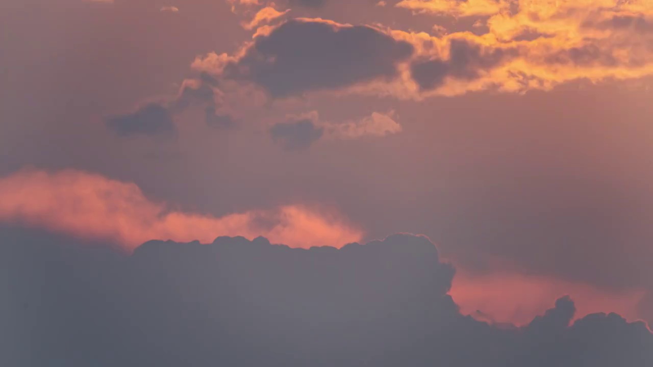 大雨前的傍晚天空视频素材