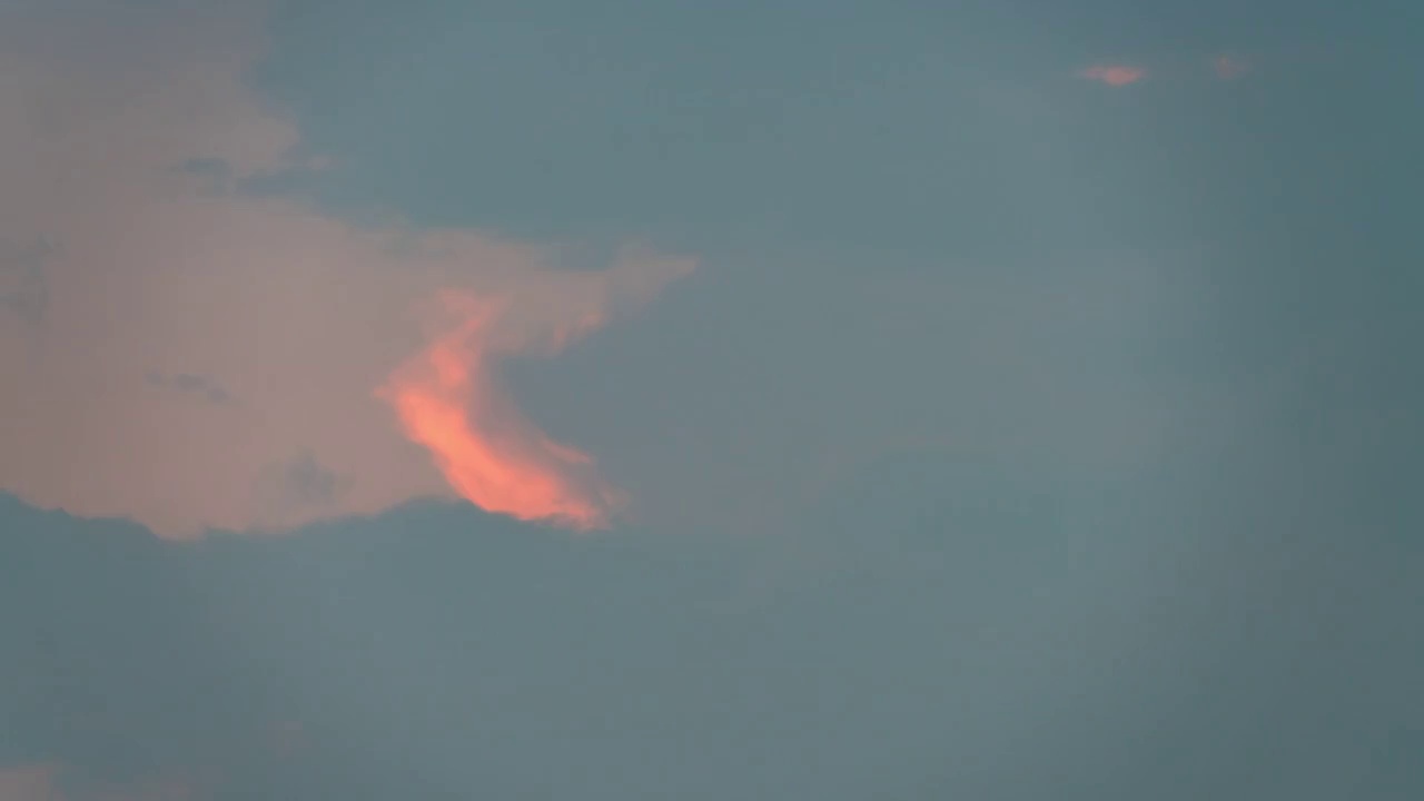 大雨前的傍晚天空视频素材