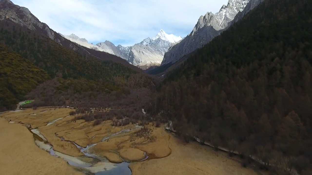 四川川西甘孜州亚丁景区央迈勇雪山视频素材