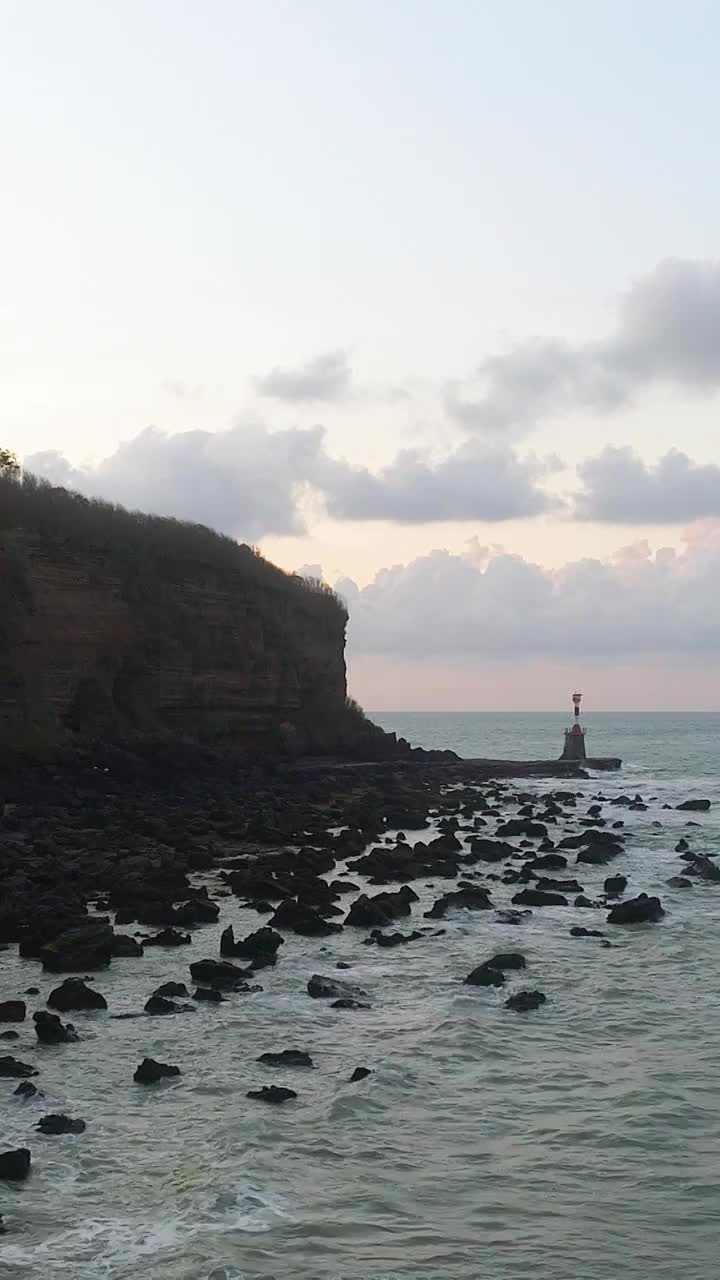 竖屏航拍北海涠洲岛海岸线（合集）视频素材