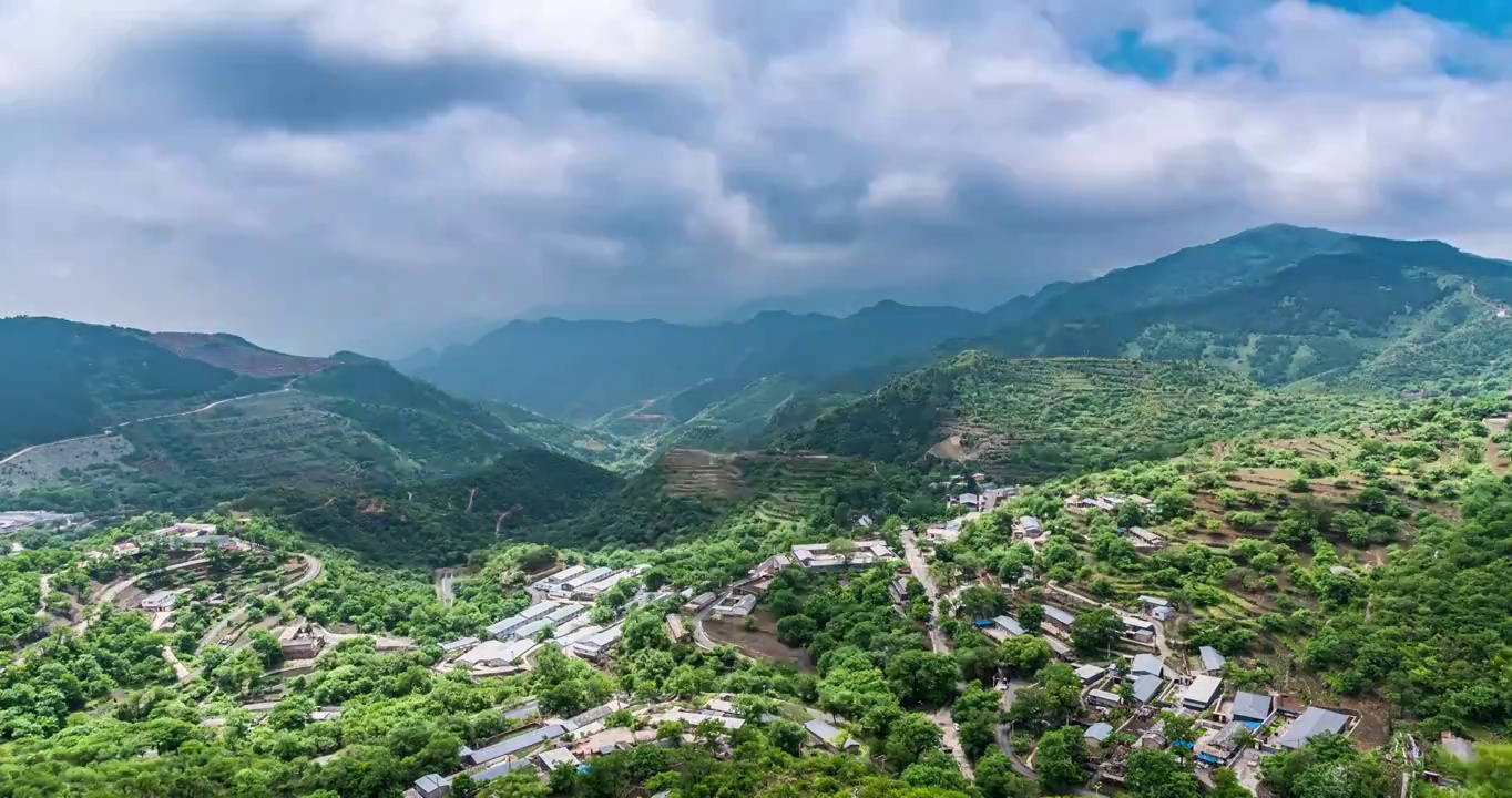 北京房山小山村上空的流云延时视频视频素材