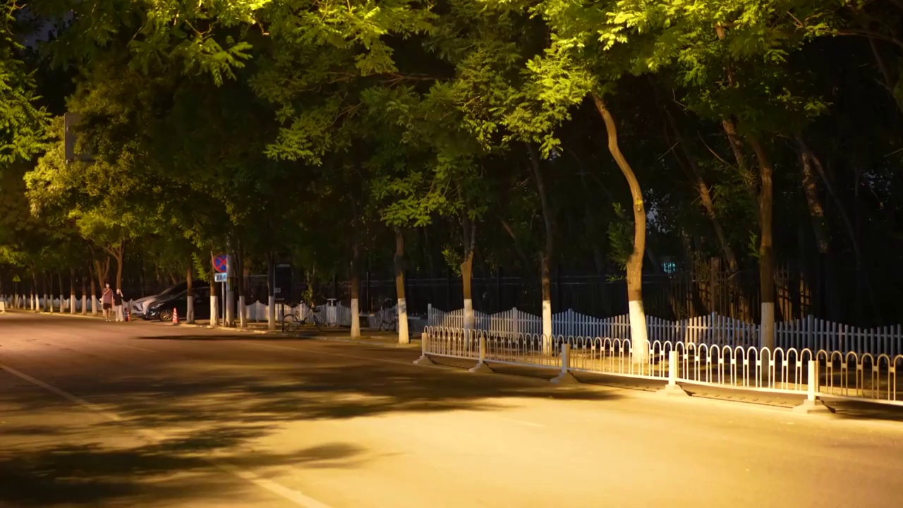 夜晚的马路街道车流视频素材