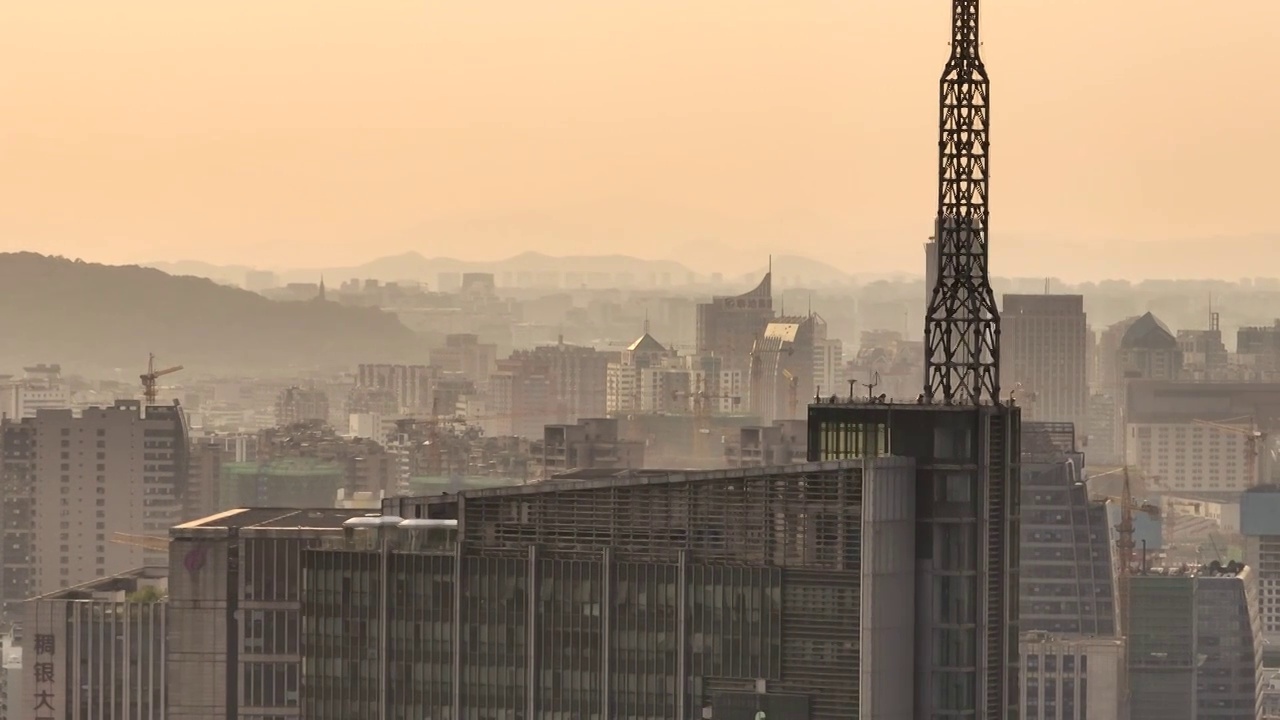 航拍黄昏下的杭州城市风景视频素材