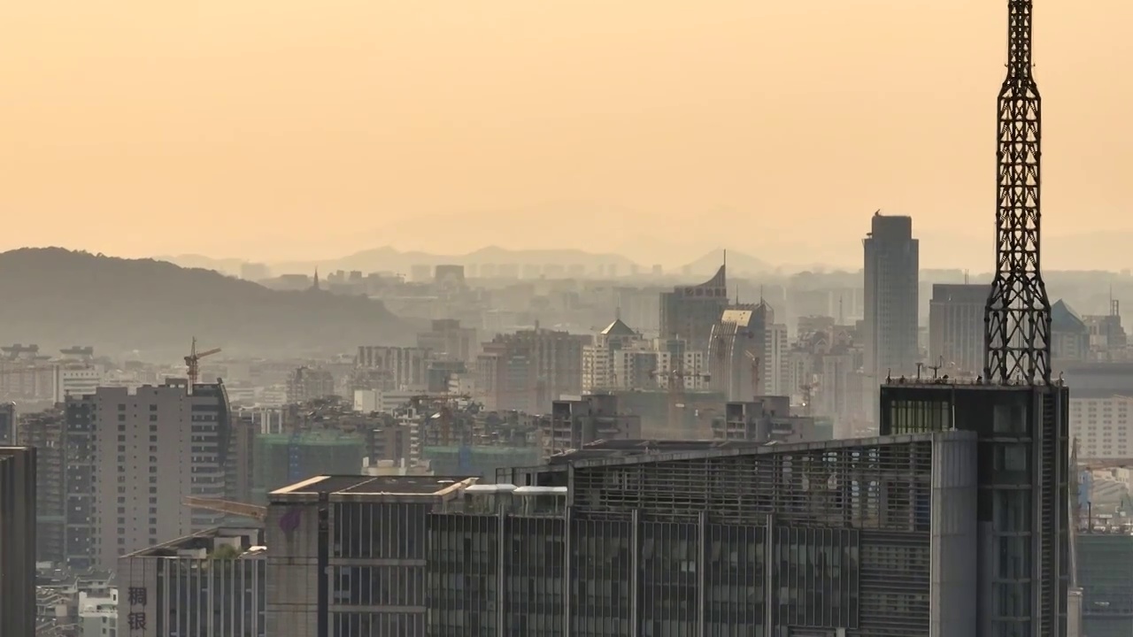 航拍黄昏下的杭州城市风景视频素材