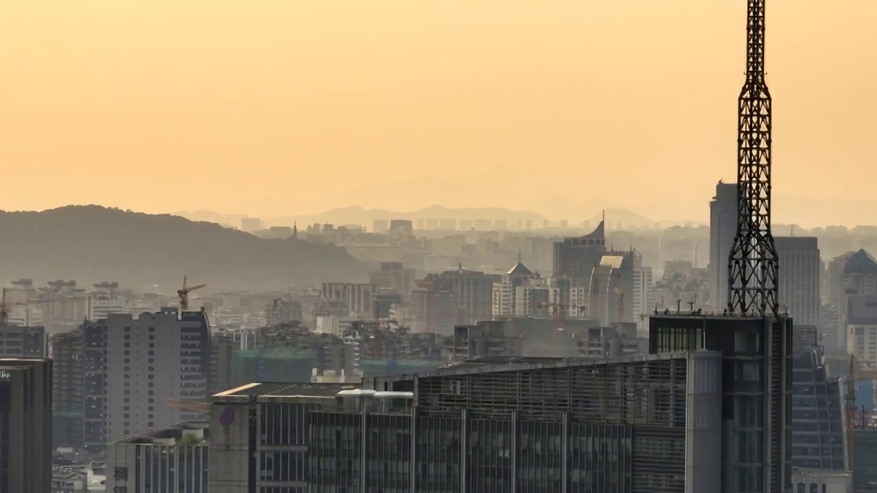 航拍黄昏下的杭州城市风景视频素材