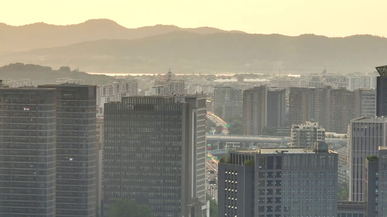 航拍黄昏下的杭州城市风景视频素材