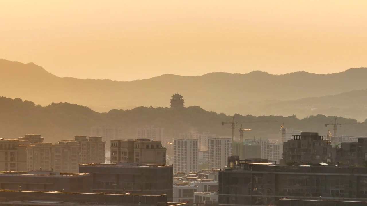 航拍黄昏下的杭州城市风景视频素材