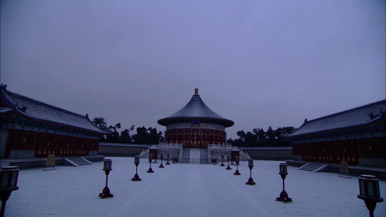 北京天坛雪景皇穹宇滑轨镜头视频素材