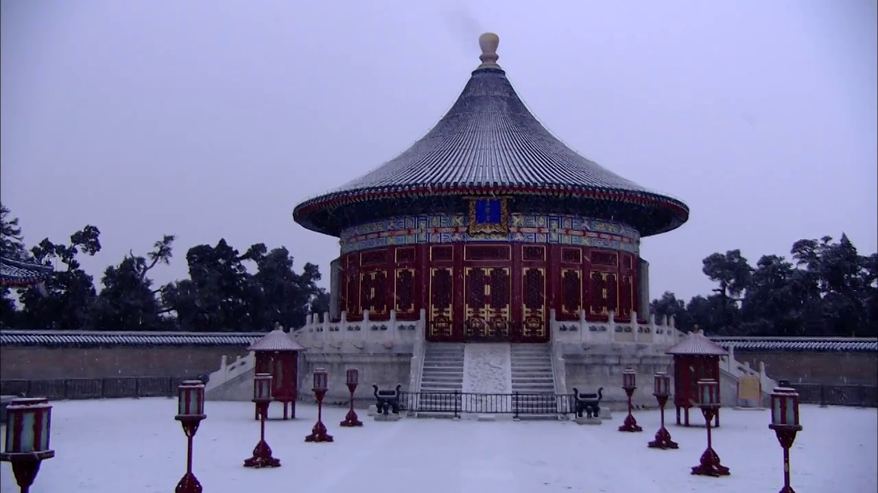 北京天坛雪景皇穹宇滑轨镜头视频素材