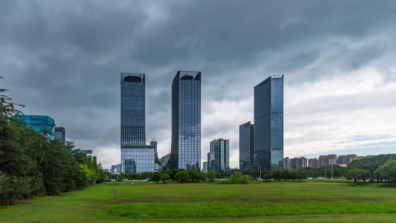 暴风雨来临前的苏州园区延时视频素材