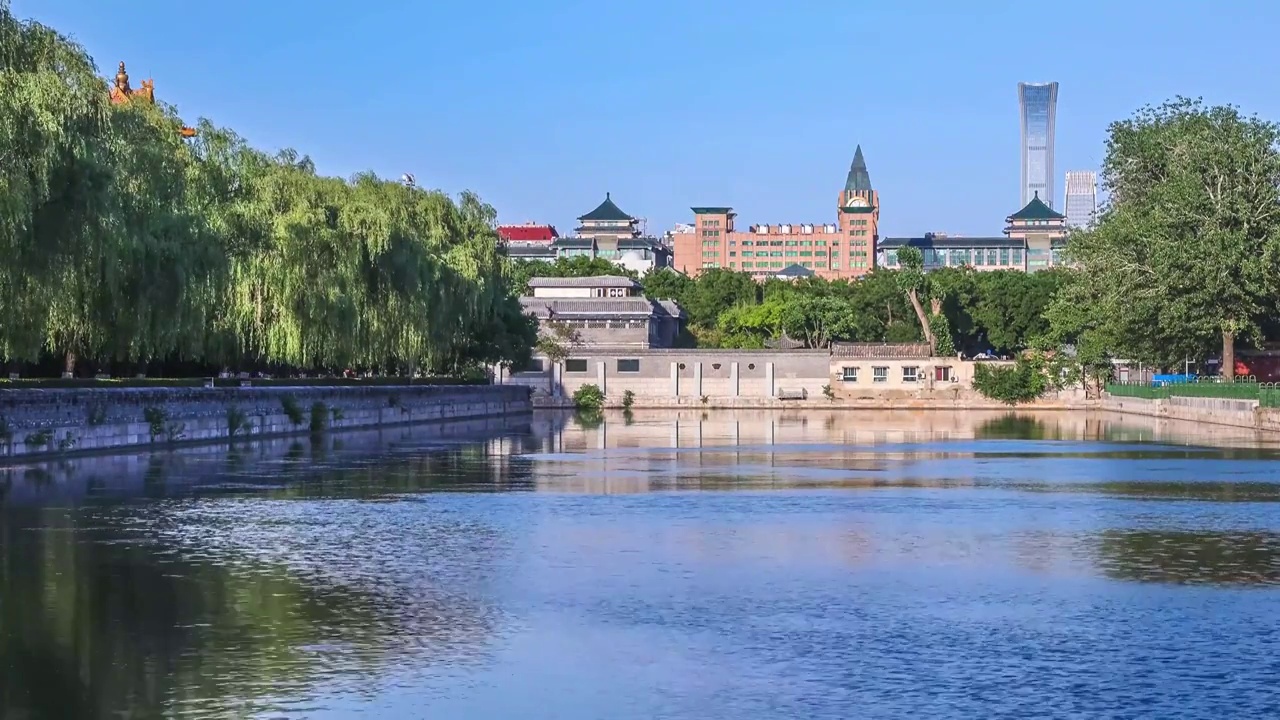 北京延时：故宫筒子河与现代建筑视频素材