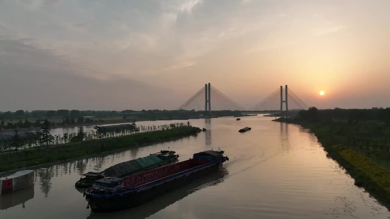 京杭大运河复工复产运输忙视频素材