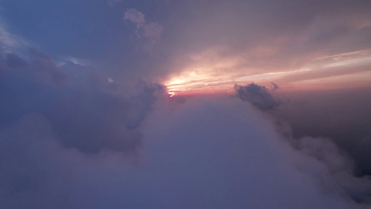 穿云到云层之上日落夕阳视频下载