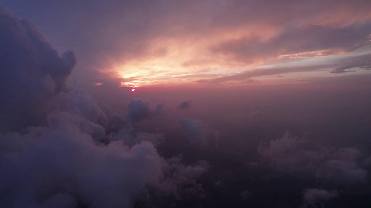 穿云到云层之上日落夕阳视频下载