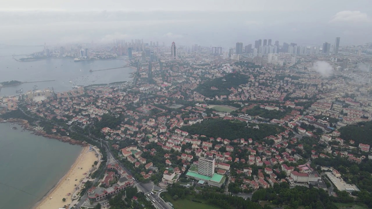 青岛平流雾摩天大楼城市航拍风光视频素材