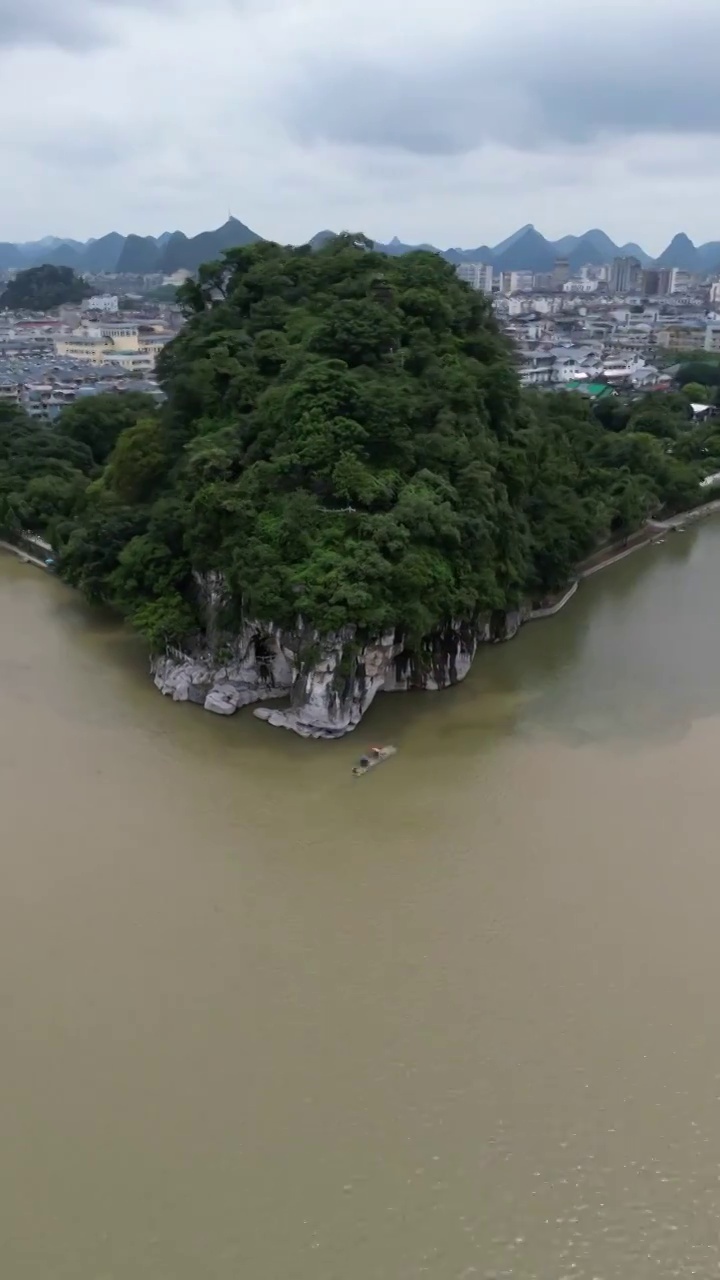 竖版延时航拍桂林漓江风光视频素材