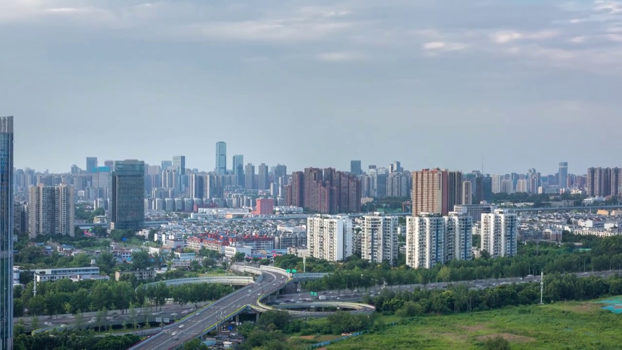 成都城市天际线全景及三环路琉璃立交晚高峰车流视频素材