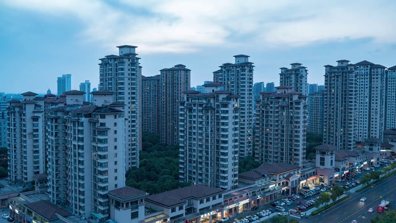 小区亮灯-白天到夜晚视频素材