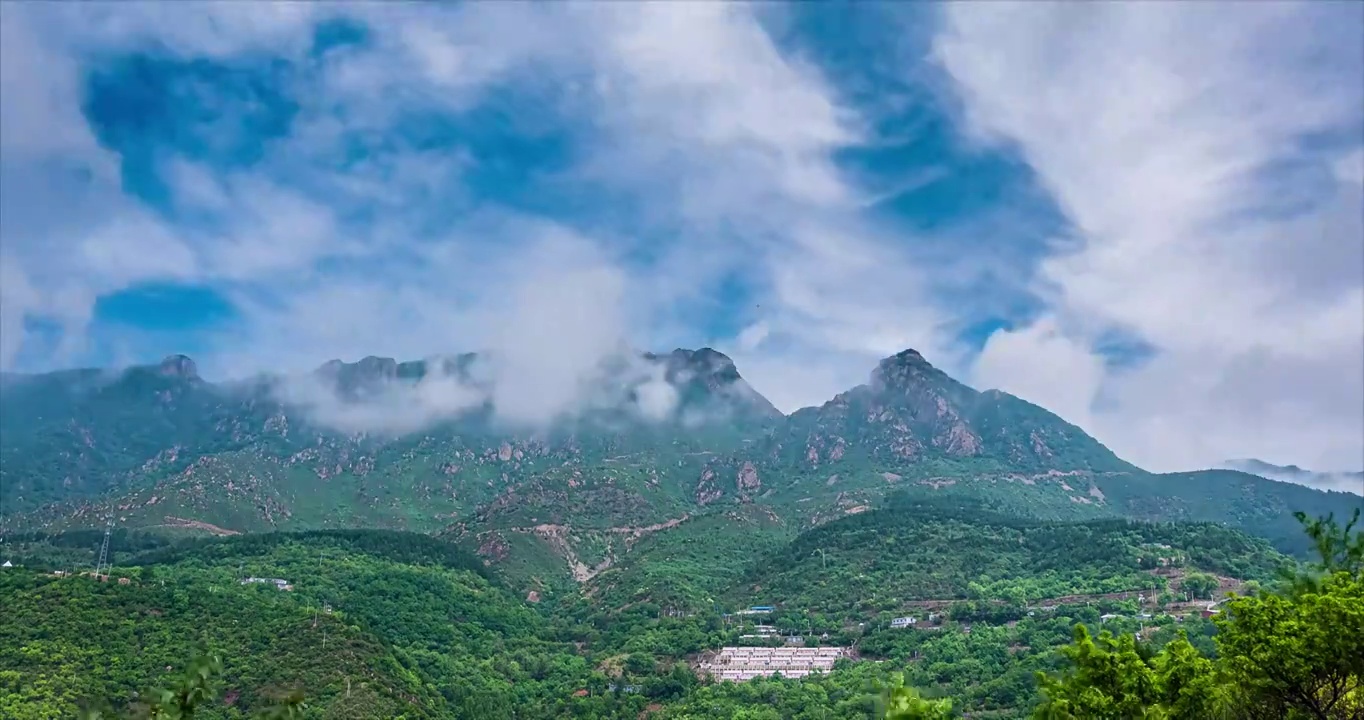 云雾绕山梁视频素材