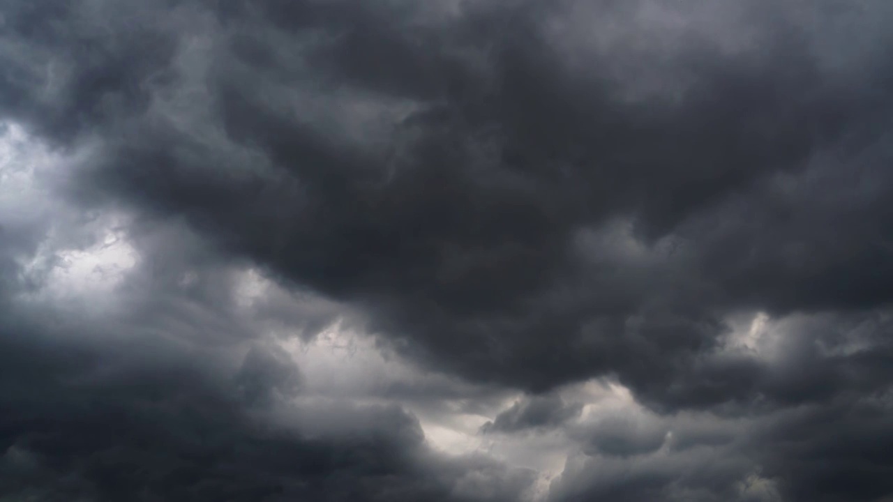 乌云翻滚  一场大雷雨即将来临视频素材