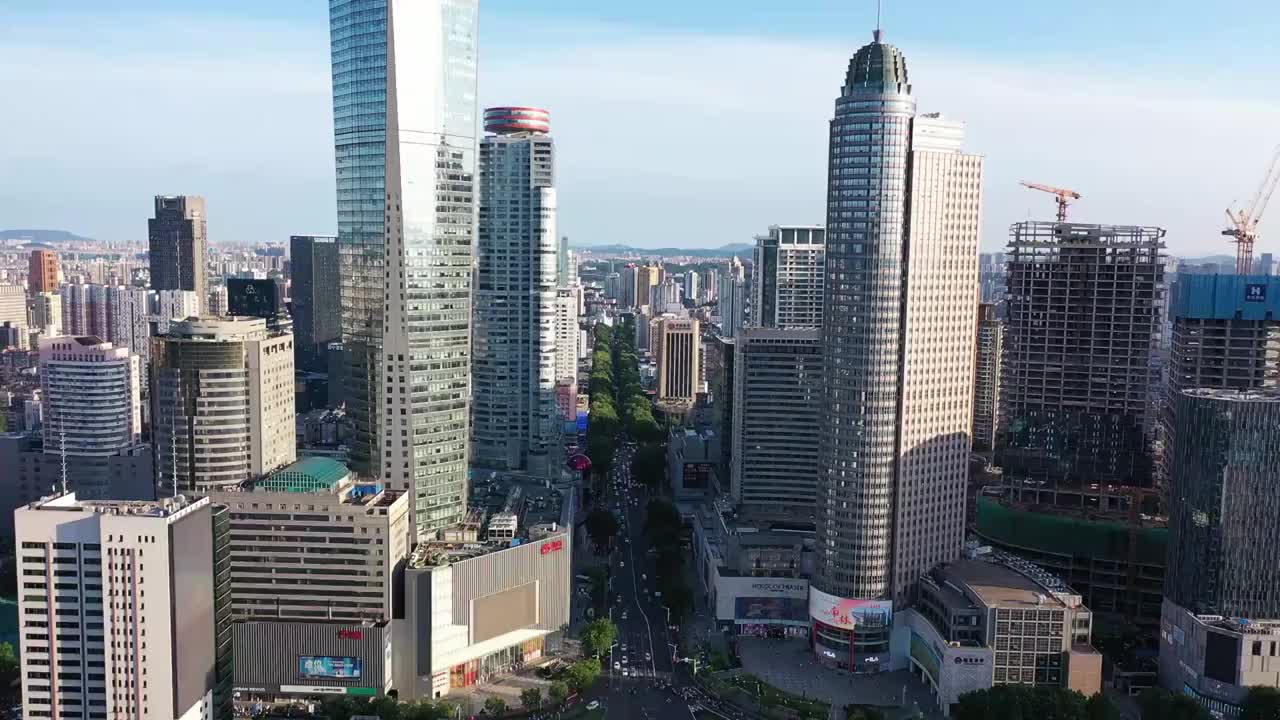 高楼林立的南京市中心，新街口商圈的都市风景视频素材