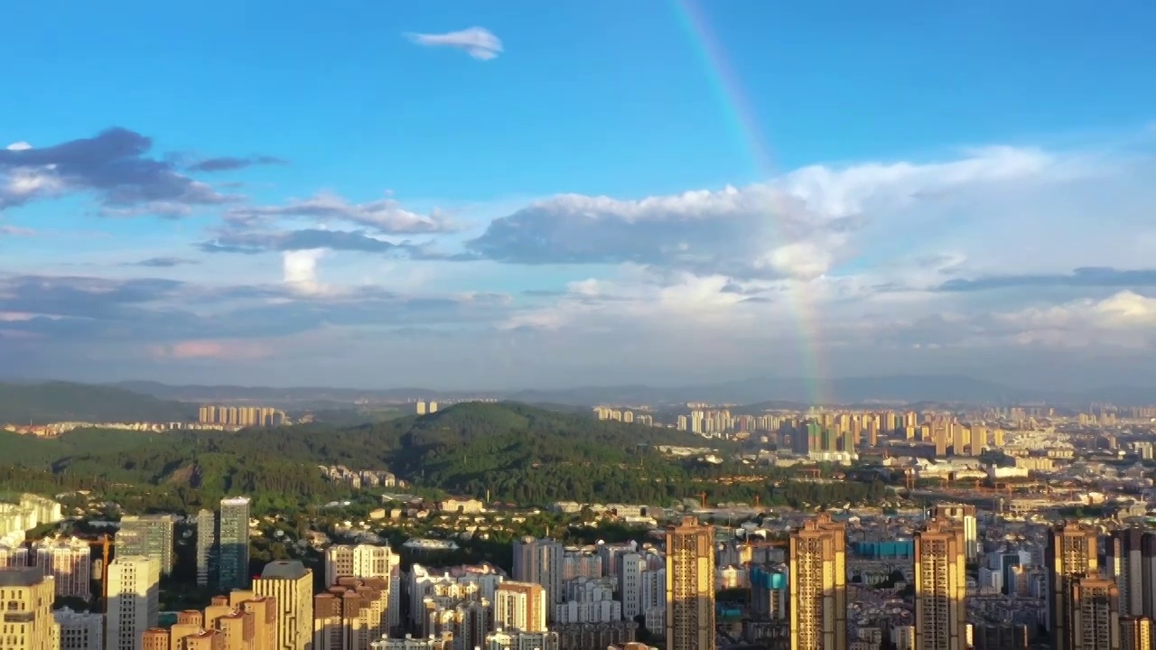 航拍夏天的中国云南昆明城市风光视频素材