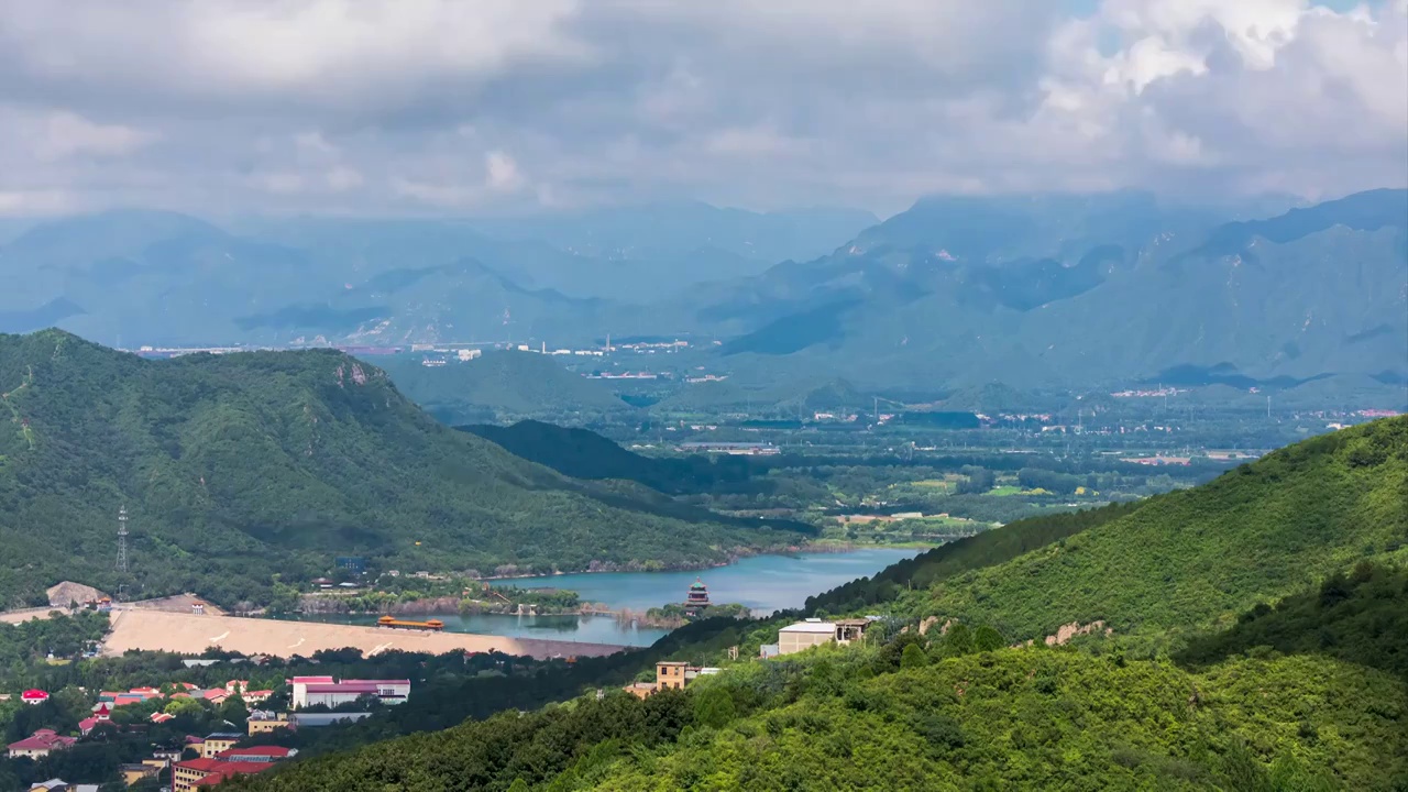 雨后登蟒山俯瞰昌平城区云卷云舒视频素材